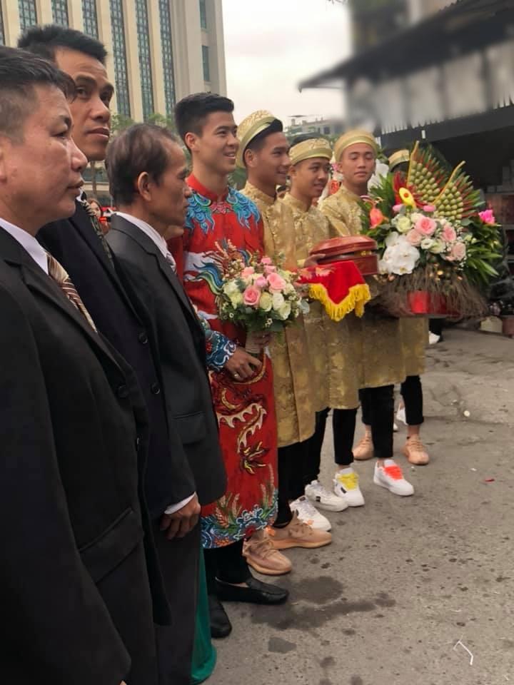 Dàn bê tráp đám hỏi Đỗ Duy Mạnh và ái nữ đại gia bị soi trang phục lôm côm-5