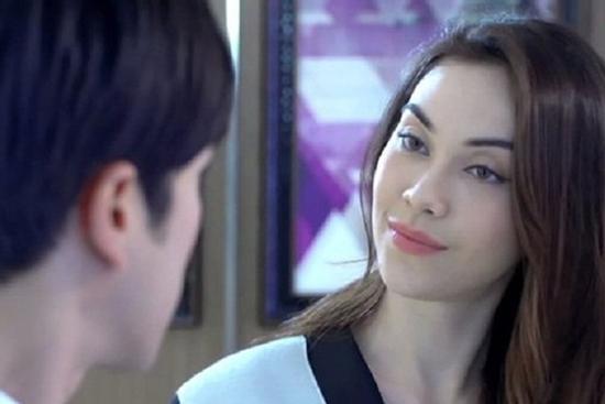 Vợ nhẹ nhàng đặt khách sạn cho chồng và bồ rồi tung chiêu khiến gã 'tiền mất tật mang'