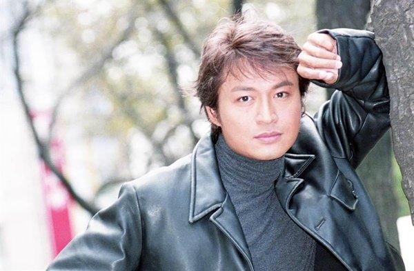 Mỹ nam phim Quỳnh Dao năm nào giờ đầu hói, đi hát đám cưới kiếm thu nhập-2