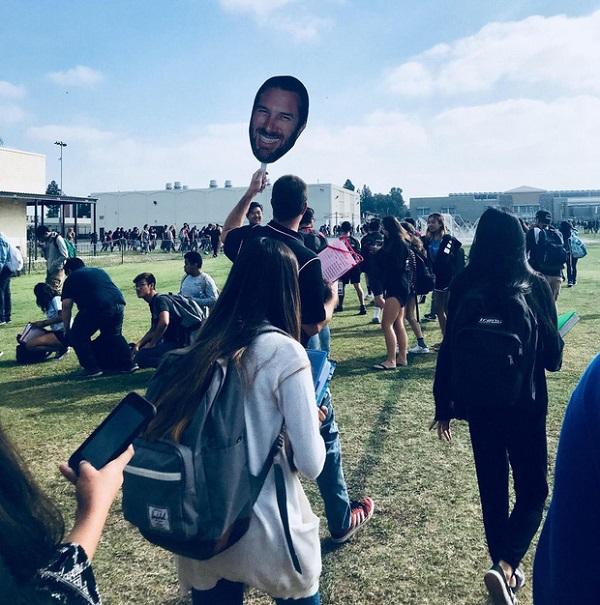 Học sinh làm rách bài kiểm tra, thầy giáo vá giúp theo cách bá đạo khiến dân mạng cúi đầu chịu thua-3