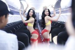 Người đẹp mặc bikini 'đi bay': Độc chiêu hút khách của các hãng hàng không