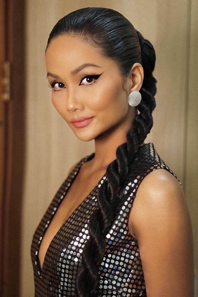 Thắng giải Mỹ nhân của năm, HHen Niê tự nhủ soi gương 9 lần, không còn dám xuề xòa khi ra đường-1