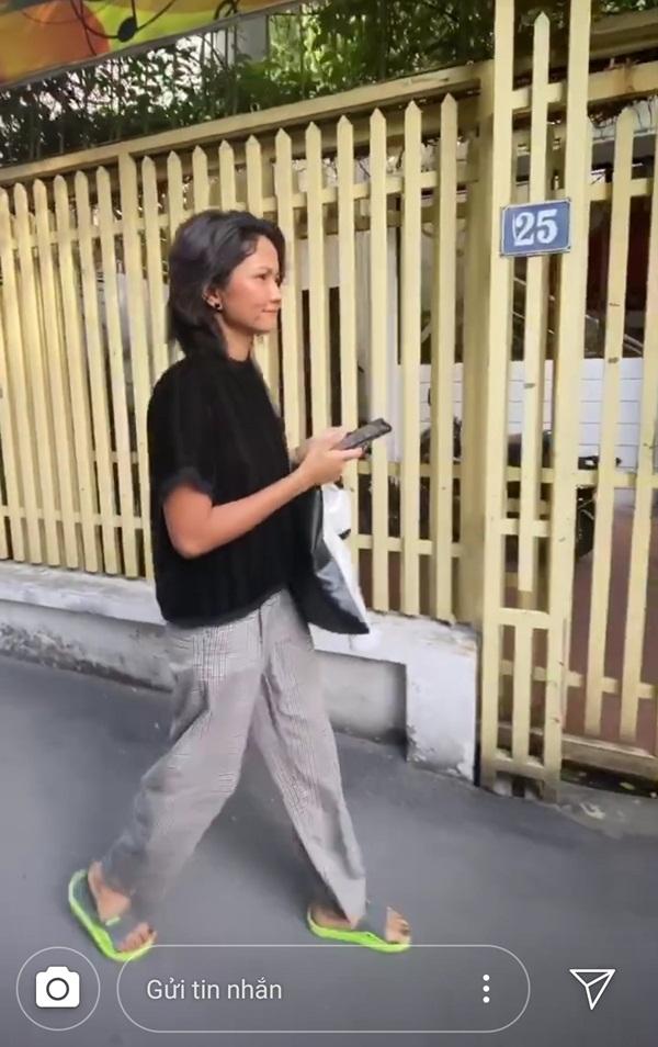 Thắng giải Mỹ nhân của năm, HHen Niê tự nhủ soi gương 9 lần, không còn dám xuề xòa khi ra đường-8