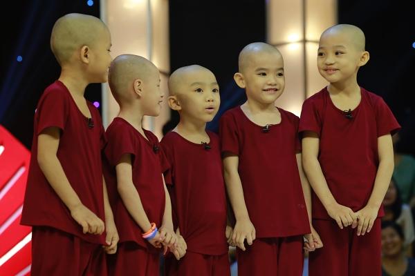 Team 5 chú tiểu diễn liên tiếp 15 vòng, lập kỉ lục hoành tráng tại gala Thách Thức Danh Hài-1