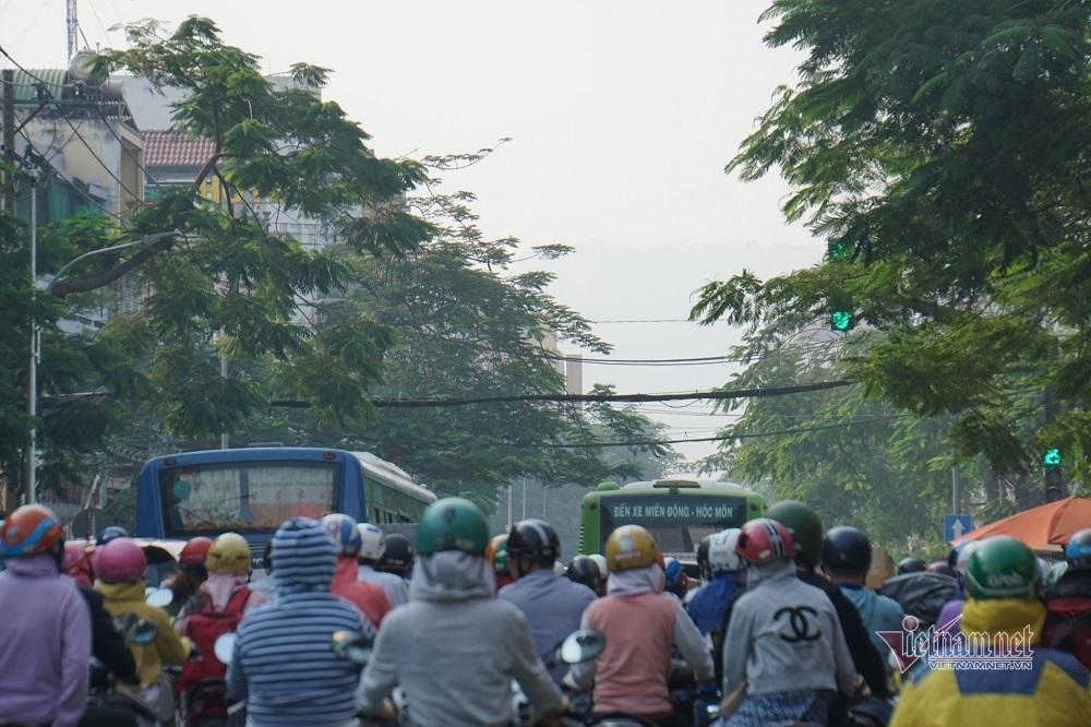 Sương mù ô nhiễm bao trùm Sài Gòn ngày cận Tết-8