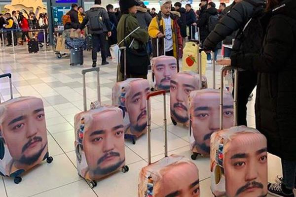 Cặp đôi du lịch qua 13 nước bằng cách đi nhờ xe-3