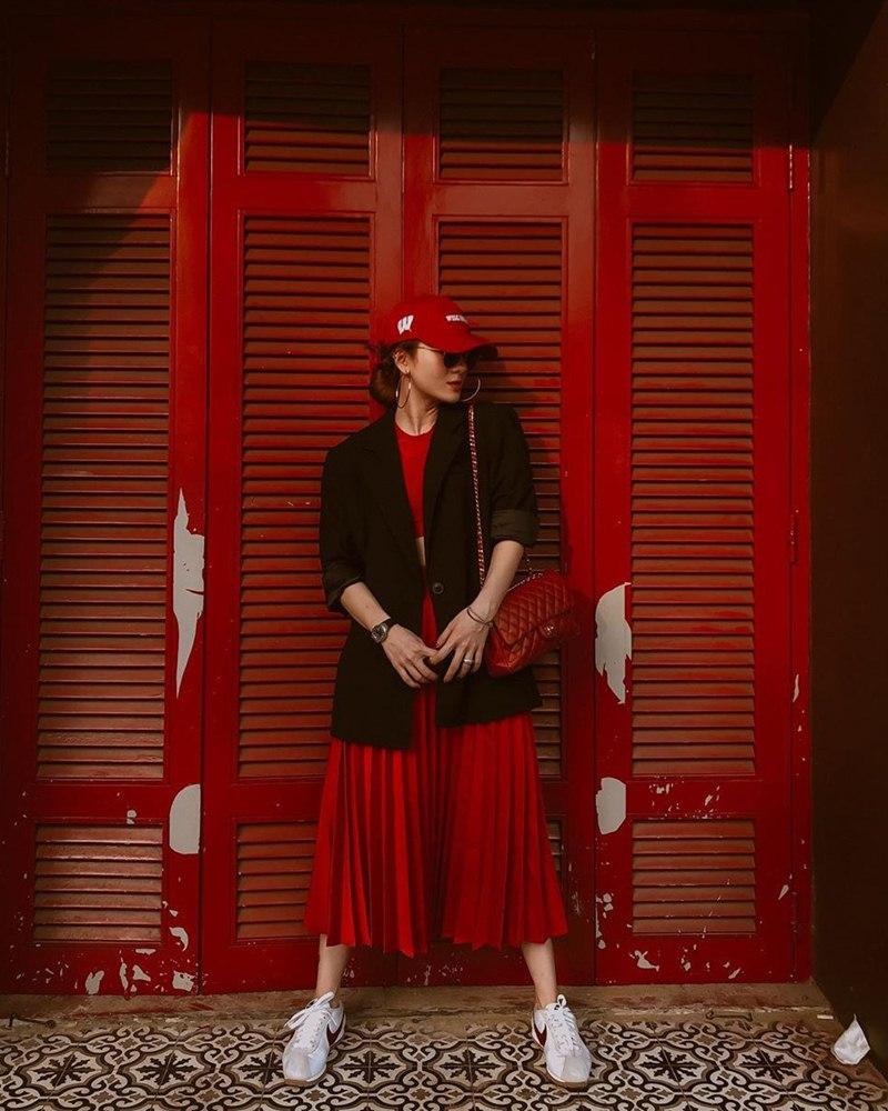 Cùng lên đồ đen - trắng nhưng Ngọc Trinh - Hồ Ngọc Hà mang hai phong cách đối lập-9