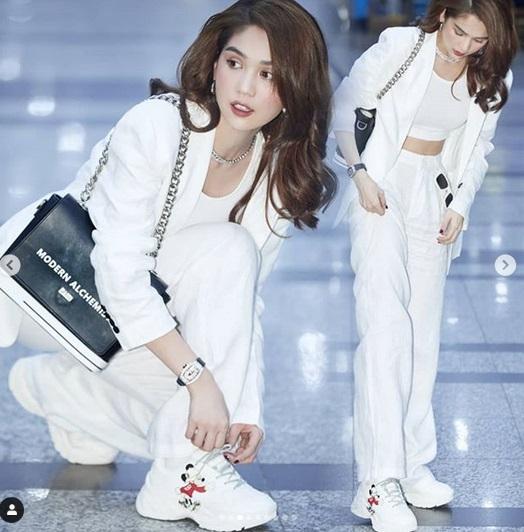 Cùng lên đồ đen - trắng nhưng Ngọc Trinh - Hồ Ngọc Hà mang hai phong cách đối lập-2