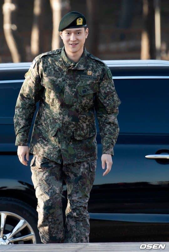 Nam diễn viên Go Kyung Pyo xuất ngũ vào ngày 15/1.