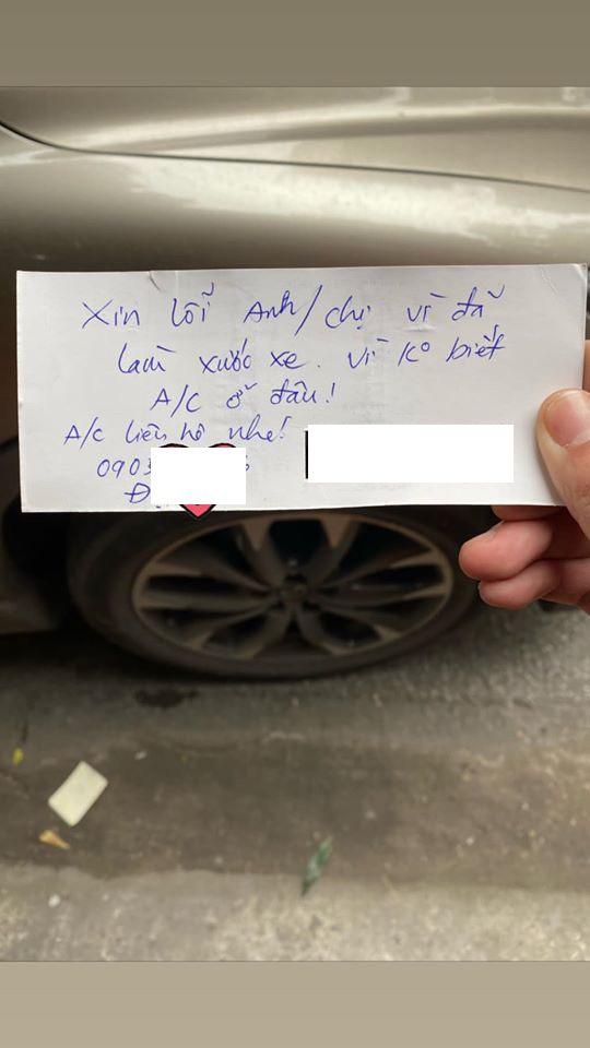 Làm xước ôtô, thủ phạm để lại lời xin lỗi kèm số điện thoại-1