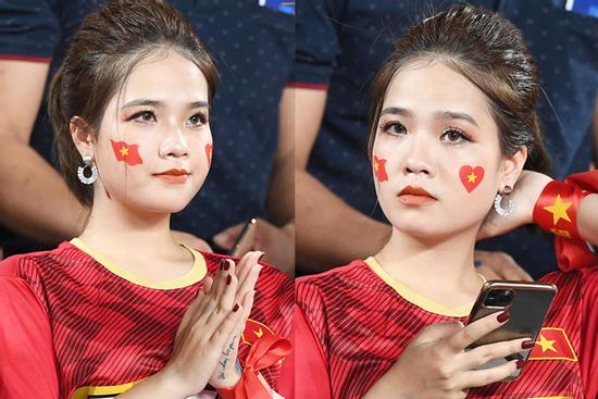 Không còn nghi ngờ gì nữa, bạn gái tin đồn xuất hiện xinh đẹp trên khán đài cổ vũ Quang Hải rồi kìa