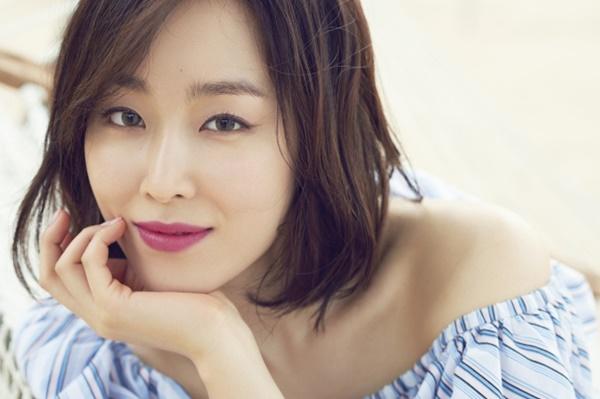 10 năm sau khi bén duyên phim ảnh, Seo Hyun Jin mới trở thành ngôi sao nổi tiếng nhờ thành công của bộ phim Another Oh Hae Young. Không lâu sau đó, Seo Hyun Jin tiếp tục có những bước tiến mạnh mẽ với vai diễn Yoon Seo Jung trong bộ phim truyền hình Romantic Doctor Teacher Kim. Với hiệu ứng tích cực từ 2 tác phẩm này, Seo Hyun Jin được ca ngợi là "Nữ hoàng truyền hình" mới xứ Hàn.