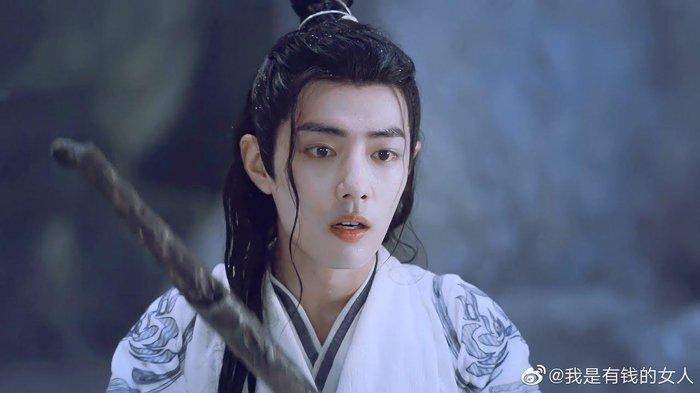 Lên trang bìa vừa điển trai lại lạnh lùng nhưng Tiêu Chiến lại hứng lời chê bai từ nhà văn cà khịa-1