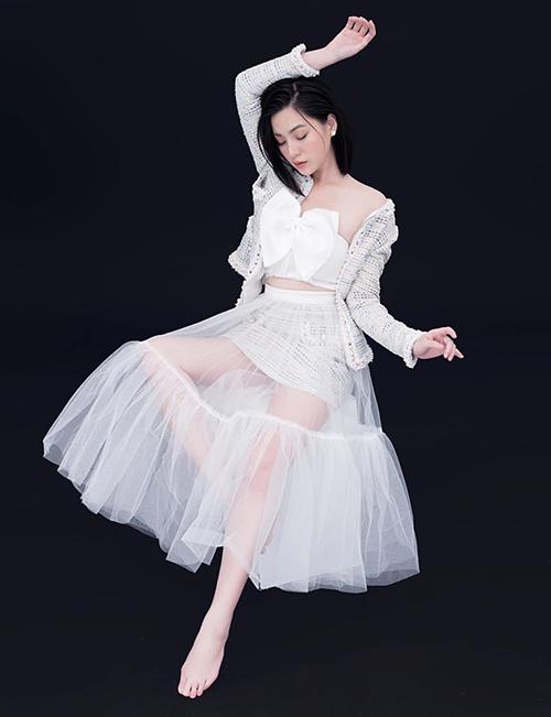 Jun Vũ, Thảo Tâm mặc áo nhái Jennie-7