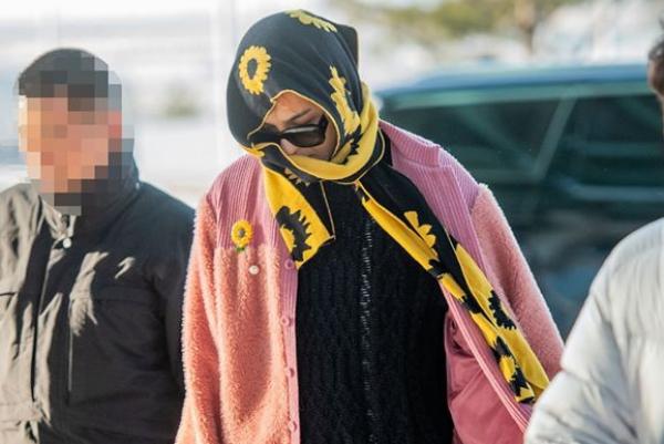 Sau vụ việc loạt xe tải đèn LED vây quanh tòa nhà, YG chính thức lên tiếng về hoạt động của WINNER-6