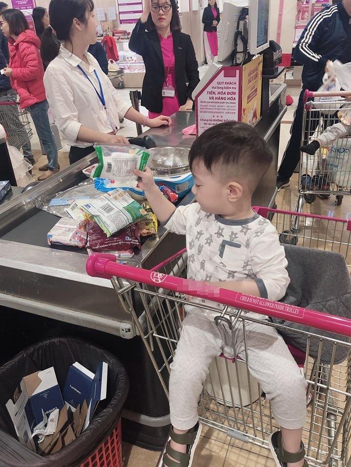 Sau mâu thuẫn tưởng không thể chạm mặt, Việt Anh và vợ cũ cùng nhau đưa con đến trường?-8