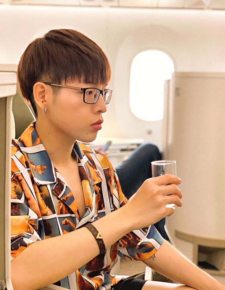 Sau phong cách học sinh cá biệt, Đức Phúc lại khiến fan cười bò vì kiểu tóc kiềng ba chân-1