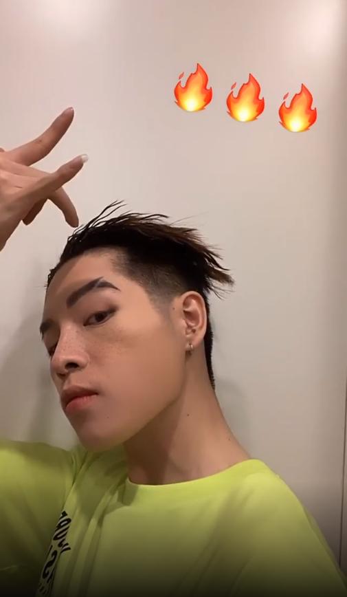 Sau phong cách học sinh cá biệt, Đức Phúc lại khiến fan cười bò vì kiểu tóc kiềng ba chân-5