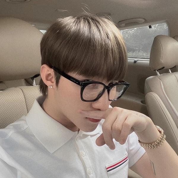 Sơn Tùng M-TP với biểu cảm dễ thương khiến fan điêu đứng.