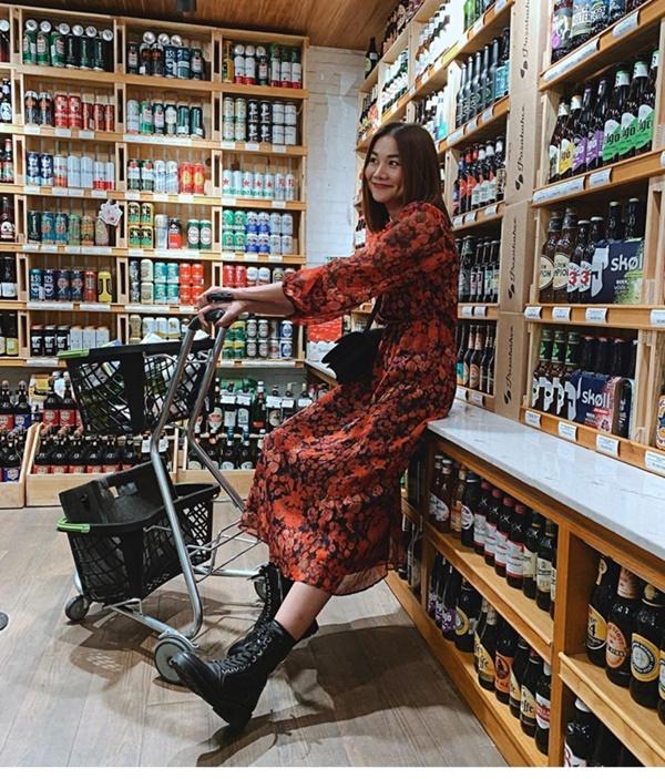 Thanh Hằng "thả thính" nhẹ nhàng: "Say rượu say bia. Sao bằng say em"