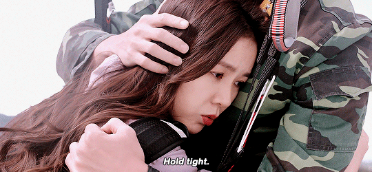 Nhặt sạn Hạ cánh nơi anh: Son Ye Jin tắm từ sáng đến tối mới xong, Huyn Bin đè lên vết thương vì ham ngủ chung với người thương-6