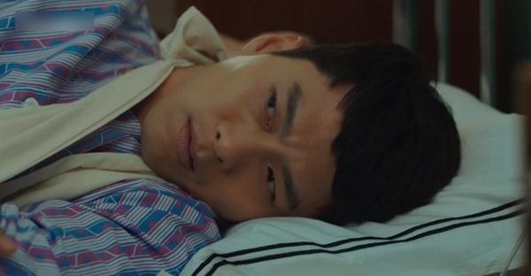 Nhặt sạn Hạ cánh nơi anh: Son Ye Jin tắm từ sáng đến tối mới xong, Huyn Bin đè lên vết thương vì ham ngủ chung với người thương-13