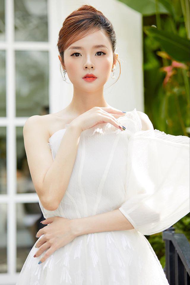 Ít quan tâm tới bóng đá, Midu bỗng dưng bon chen nói về sai lầm của thủ môn Bùi Tiến Dũng-2