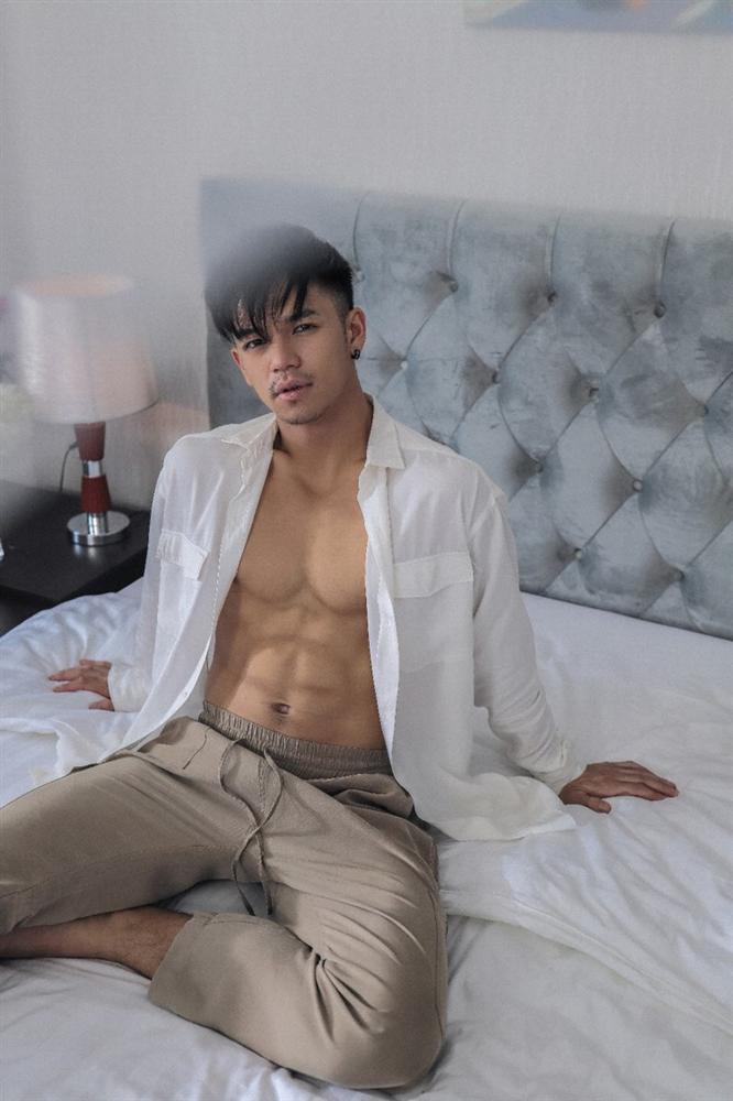 4 nam ca sĩ Vpop nghiện lột đồ khoe hàng không phản cảm lại còn được lòng công chúng-4