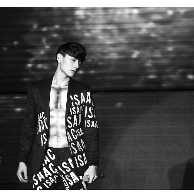 4 nam ca sĩ Vpop nghiện lột đồ khoe hàng không phản cảm lại còn được lòng công chúng-8