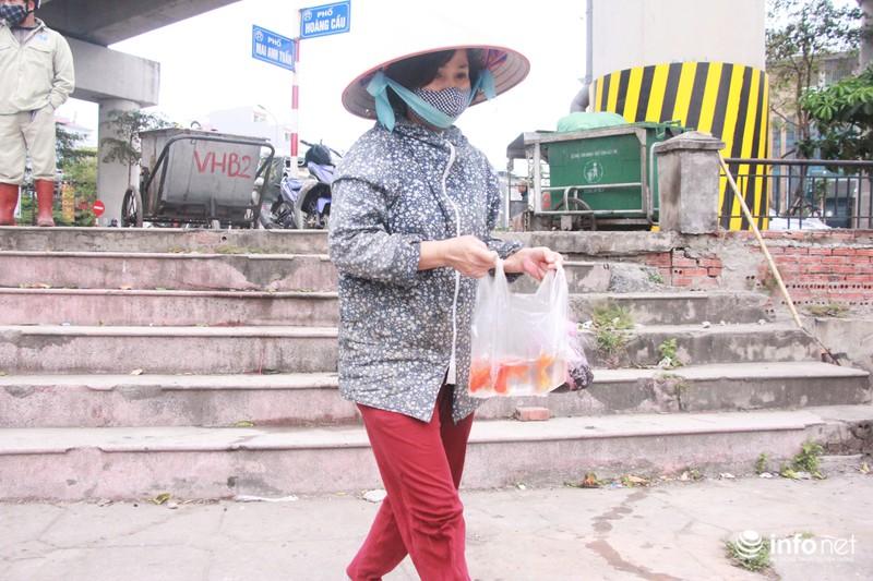 Bi hài cá chép vừa thả xuống hồ, chưa kịp đưa ông Táo chầu Trời đã... gặp nạn-2