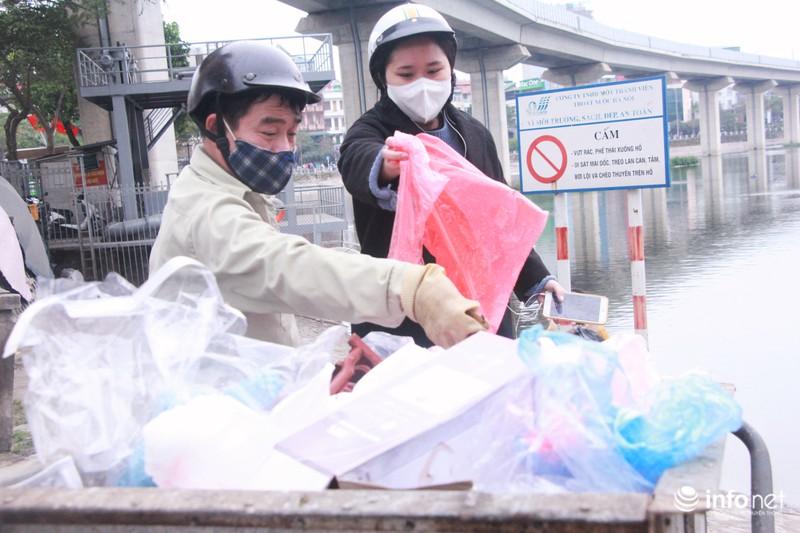 Bi hài cá chép vừa thả xuống hồ, chưa kịp đưa ông Táo chầu Trời đã... gặp nạn-11