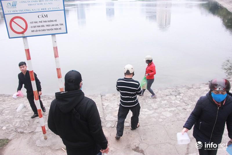 Bi hài cá chép vừa thả xuống hồ, chưa kịp đưa ông Táo chầu Trời đã... gặp nạn-12