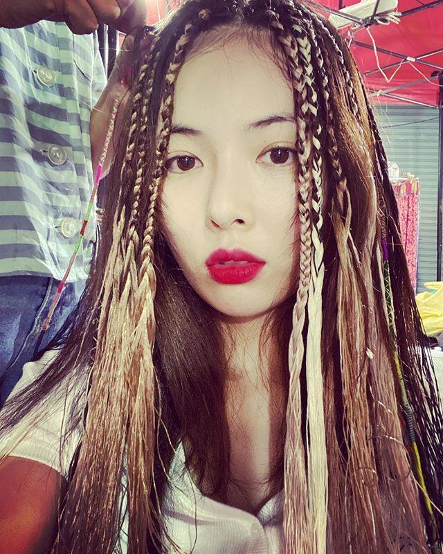 HyunA bị ném đá khi khoe ảnh tết tóc giống phụ nữ da màu-1