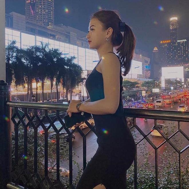 CĐV châu Á khen ngợi nhan sắc cô gái Việt xuất hiện trên fanpage AFC-6