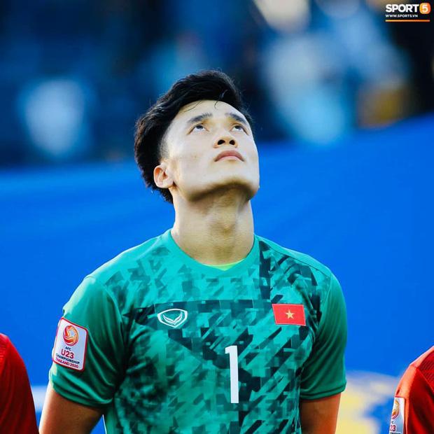 Gửi chị, chú nổi đóa thay cho Bùi Tiến Dũng: Điều Dũng cần học là câu xin lỗi và lời cảm ơn chứ không phải hỏi ngược fan đã làm được gì cho Dũng-3