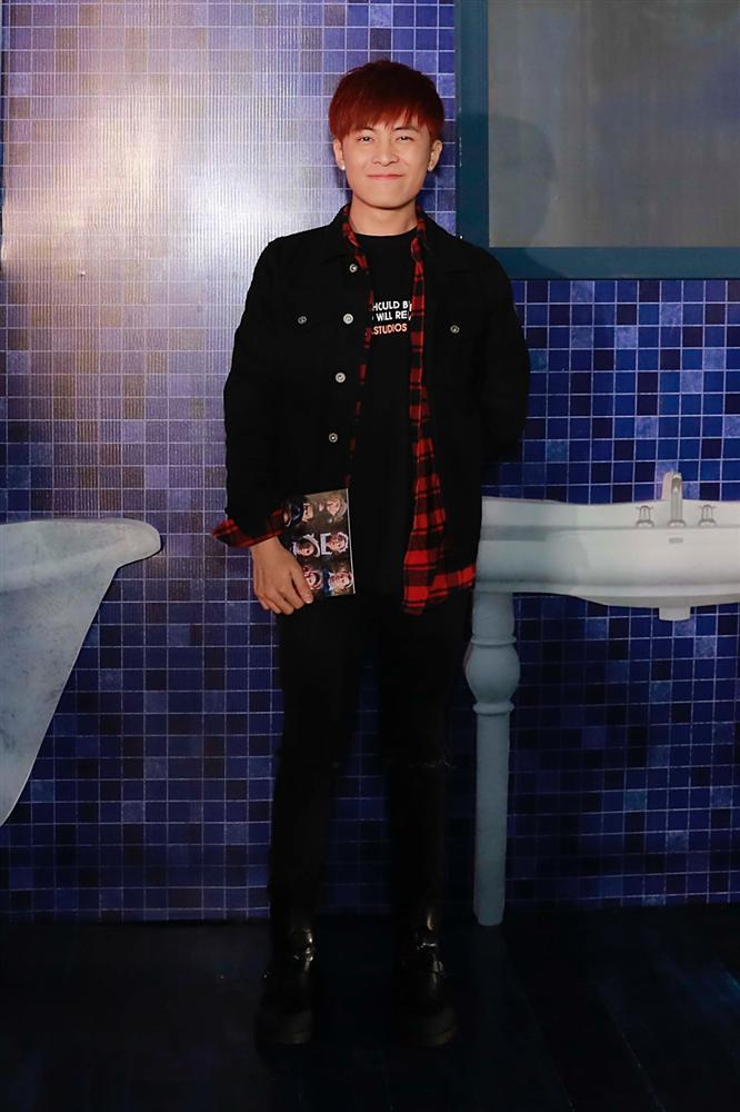 Đứng cùng trai trẻ Quốc Trường nhưng Thu Trang vẫn nắm chặt tay ông xã Tiến Luật-16