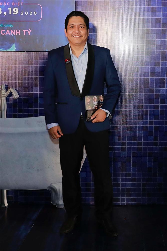 Đứng cùng trai trẻ Quốc Trường nhưng Thu Trang vẫn nắm chặt tay ông xã Tiến Luật-17