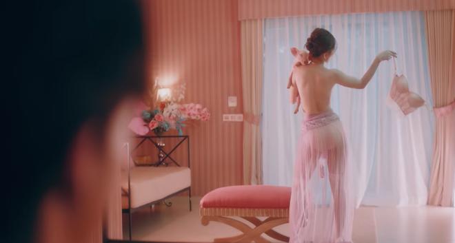 Đổi gió với hình ảnh bad girl, Chi Pu bị chính fan ruột phản ứng vì cầm thuốc lá tạo dáng-6