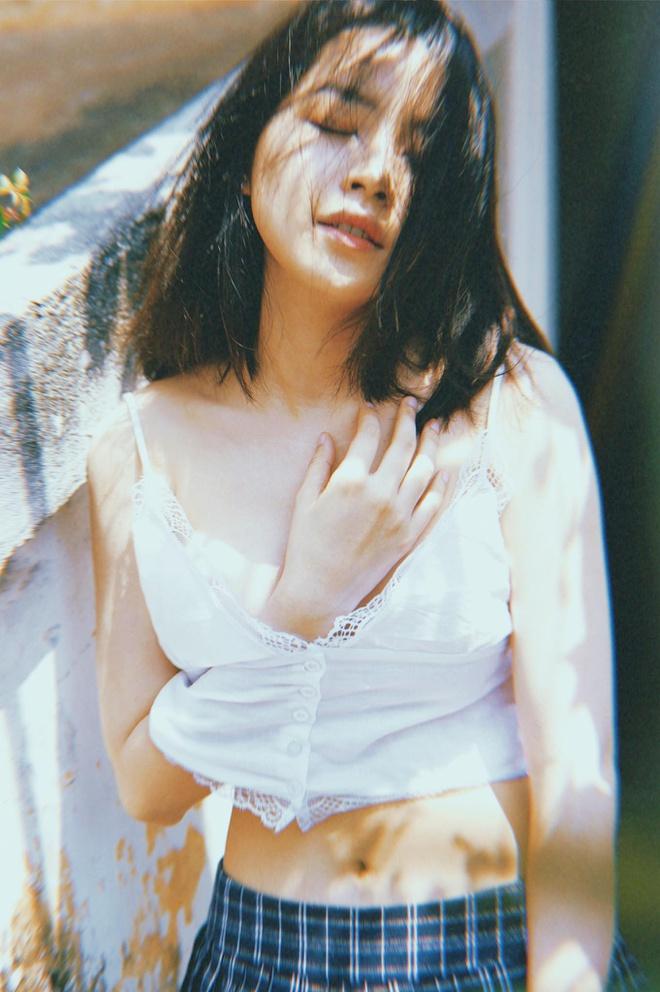 Đổi gió với hình ảnh bad girl, Chi Pu bị chính fan ruột phản ứng vì cầm thuốc lá tạo dáng-5