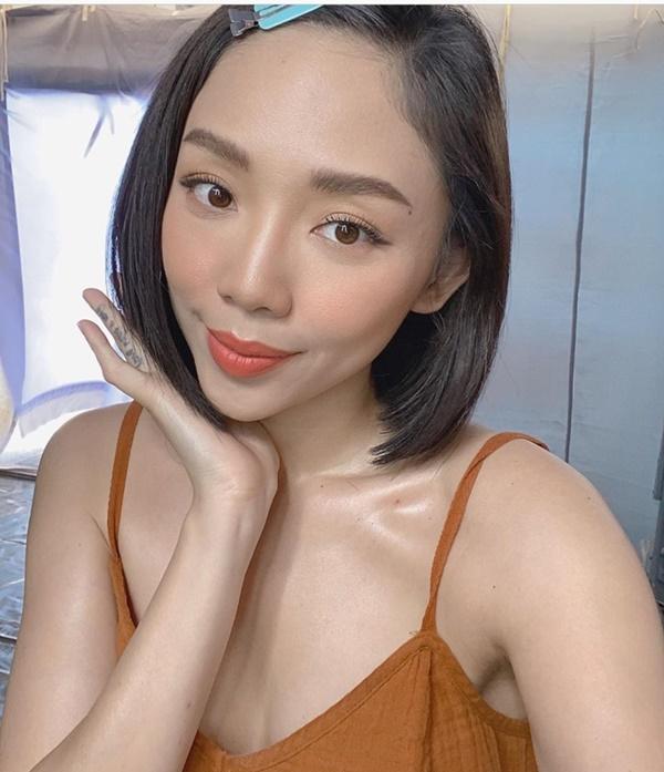 Tóc Tiên khoe mặt mộc xinh tươi cùng dòng chia sẻ vui nhộn: "Anh Hyun Bin ơi, em nè, người em gái bị dính lời nguyền xem phim anh xong bỗng ngớ ngẩn u mê nè"