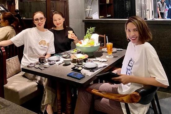 Kỳ Duyên đi ăn cùng mẹ vẫn phải dẫn theo Minh Triệu mới chịu!