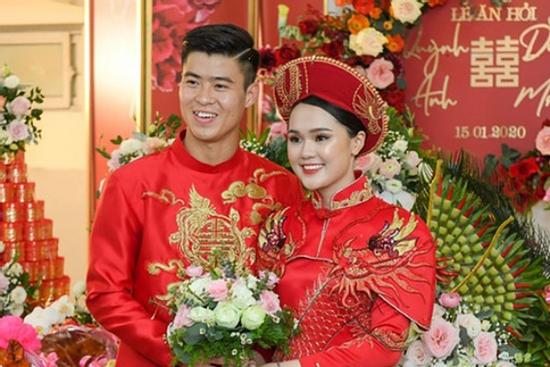 Duy Mạnh phải hát, hít đất mới rước dâu trong lễ ăn hỏi