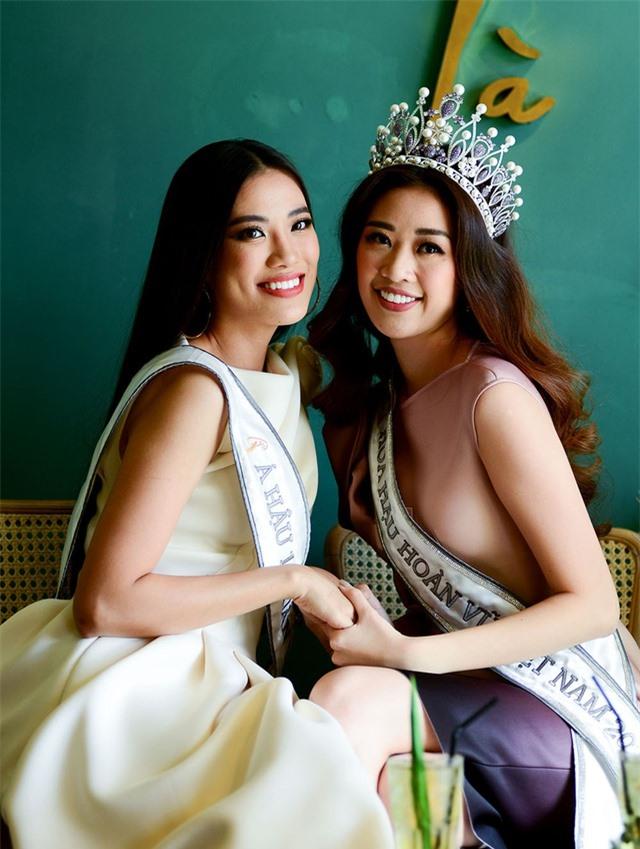 Tái hiện màn nắm tay trao giải, Hoa hậu Khánh Vân - Á hậu Kim Duyên tốc váy choảng nhau-12