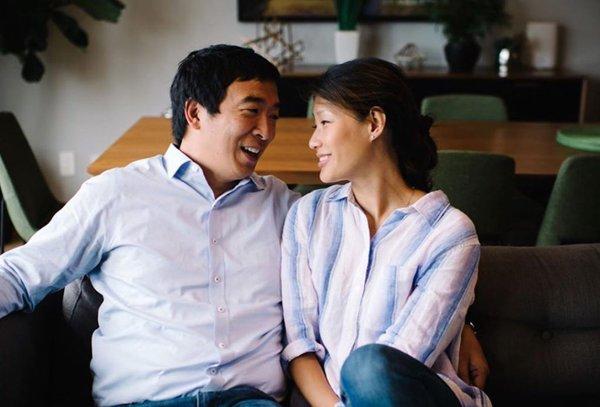 Vợ ứng cử viên tổng thống tiết lộ bị sàm sỡ khi khám thai, bác sĩ cố tình sờ soạng-1