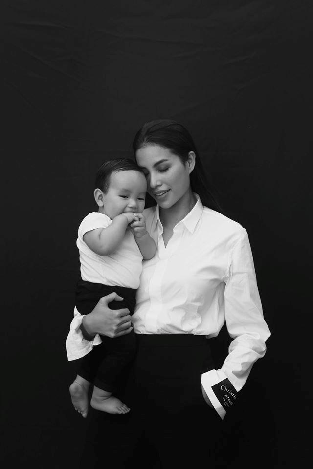 Phát sốt với biểu cảm cực cute của quý tử nhà Phạm Hương khi ăn chanh-9