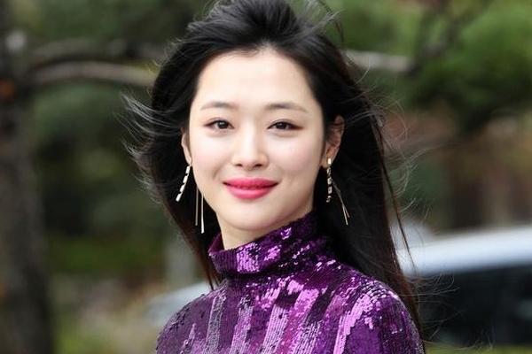 Ảnh hiếm Sulli chụp chung với anh trai-6