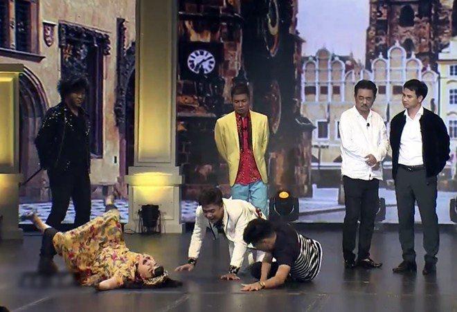 Táo Quân vi hành: Mảng miếng hài đã cũ-2