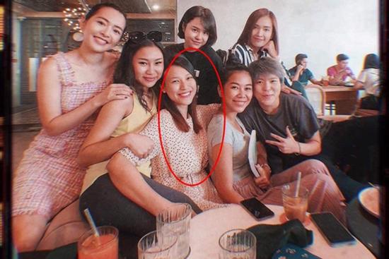 Sau gần 1 tháng xác nhận mang thai, MC Hoàng Oanh đã phát tướng thấy rõ, mặt bầu bĩnh hơn