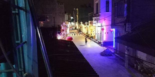 Tết là phải chất chơi như này: Lắp đèn nháy từ đầu ngõ, bật nhạc lên thành vũ trường sôi động ngay-4