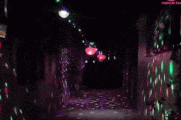 Tết là phải chất chơi như này: Lắp đèn nháy từ đầu ngõ, bật nhạc lên thành vũ trường sôi động ngay-1